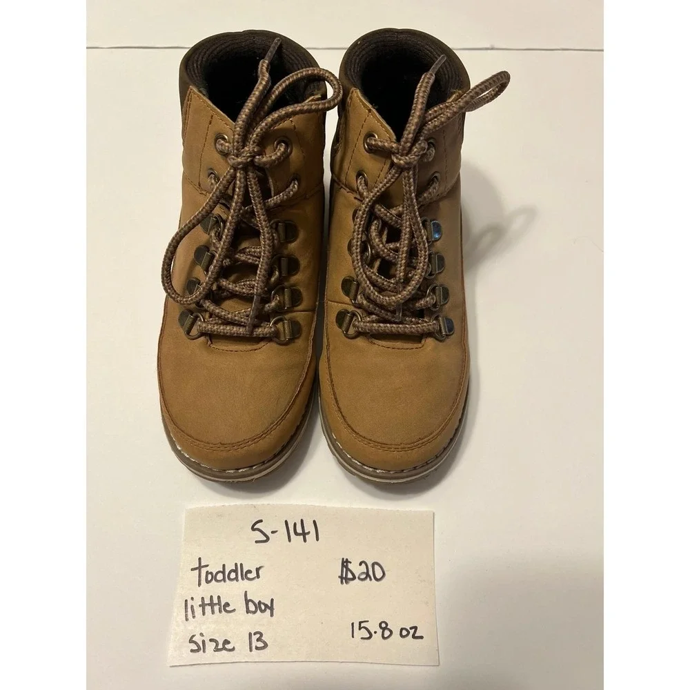 Boys size 13 boots (s-141)